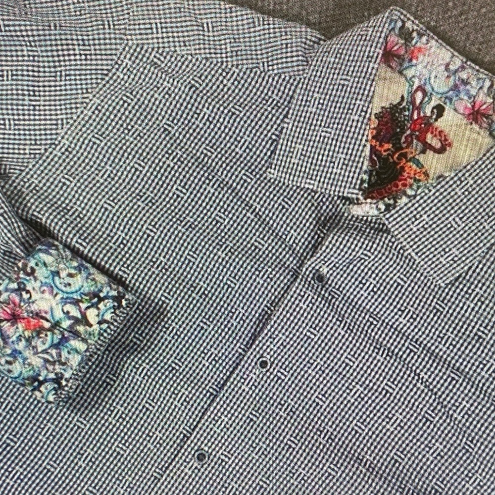 Robert Graham Navy and White Patterned Button Down Shirt